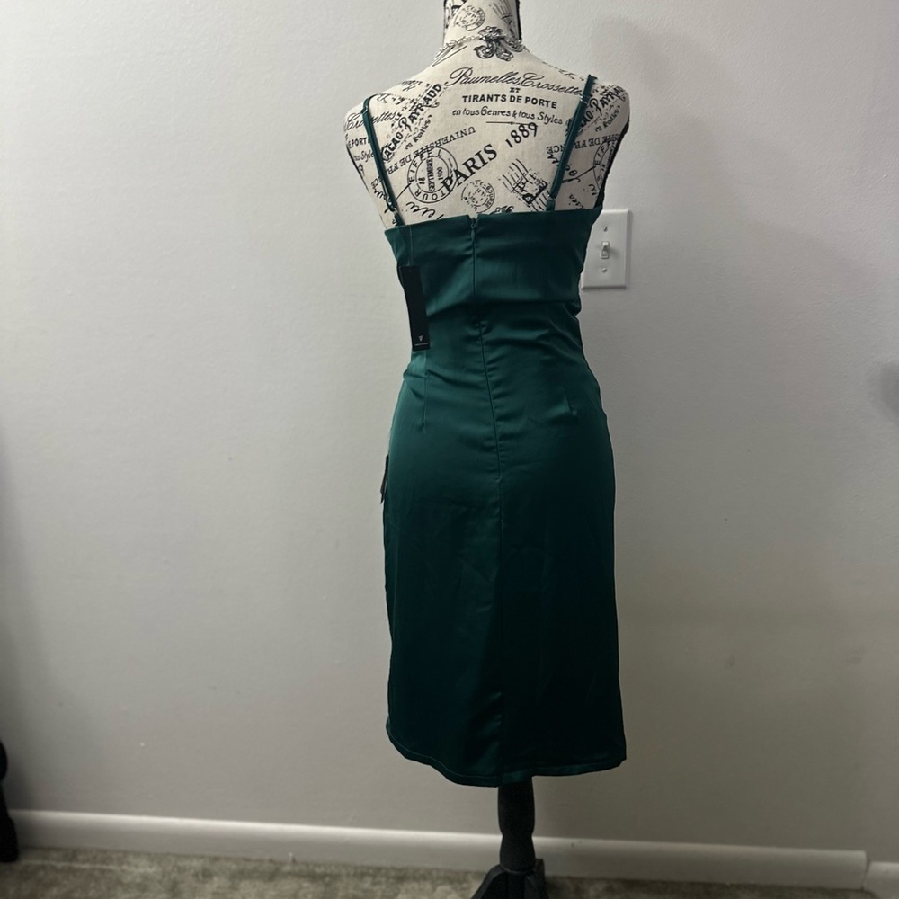 NWT- Lulu's Hollywood Woman’s Green Satin Midi Dress - Picture 5 of 8